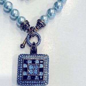 HEIDI DAUS with Swarovski crystals and pearls in a sky blue with deep blue